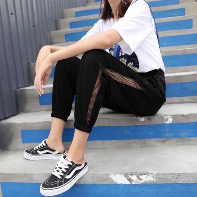 Quần jogger đũi phối lưới thêu hoa cúc sang chảnh