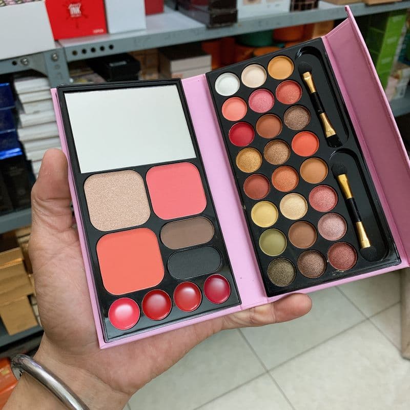 Phấn mắt dạng bóp siêu tiện dụng