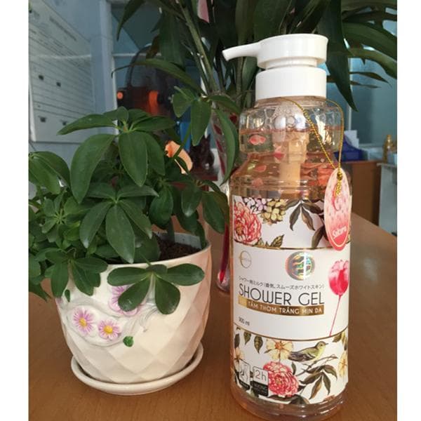 Sữa tắm trắng da hương nước hoa hồng Shower Gel New Moon Nhật Bản 950ml