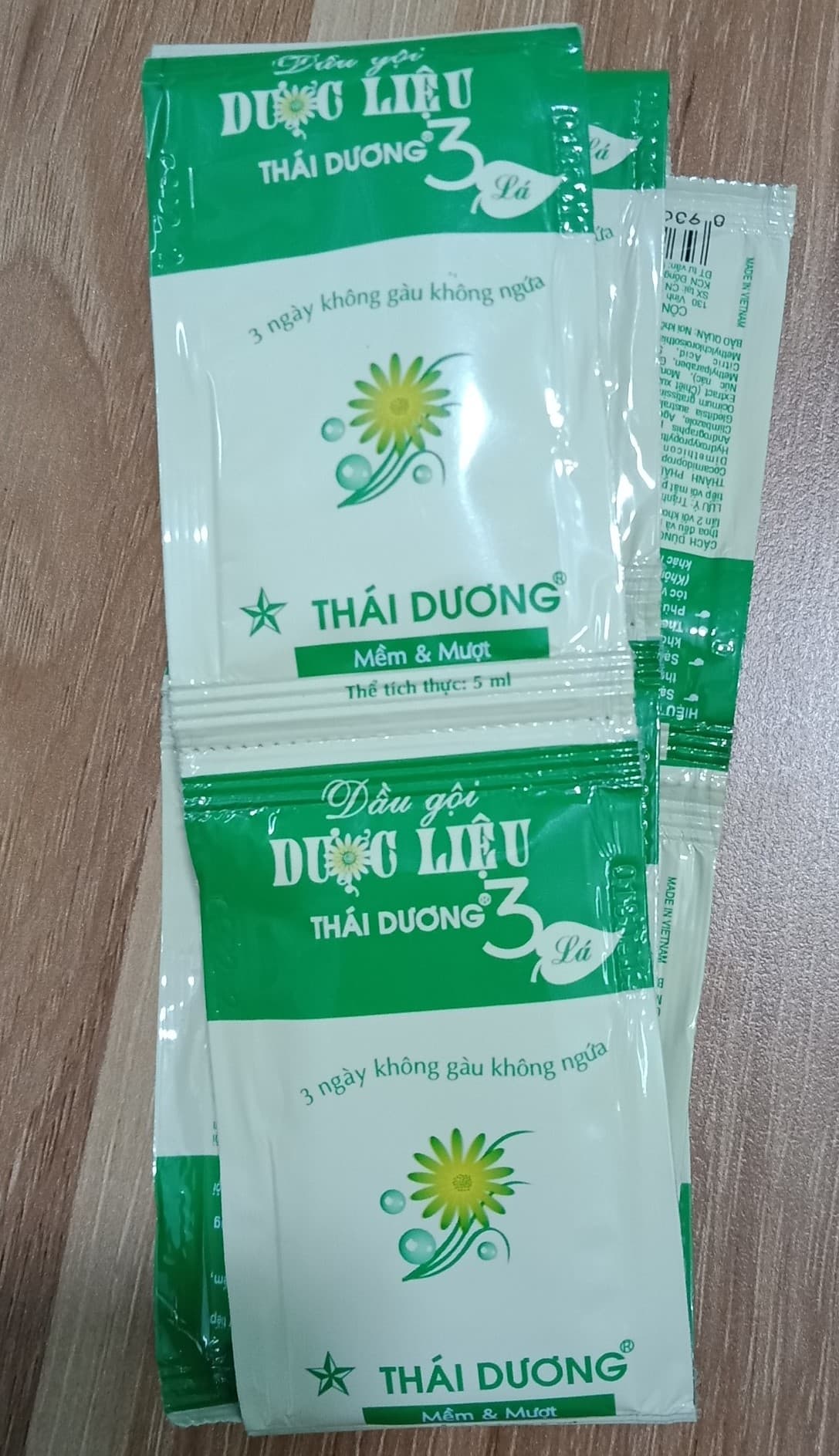 Dầu gội Thái Dương 3 hương lá ( dây 10 gói )