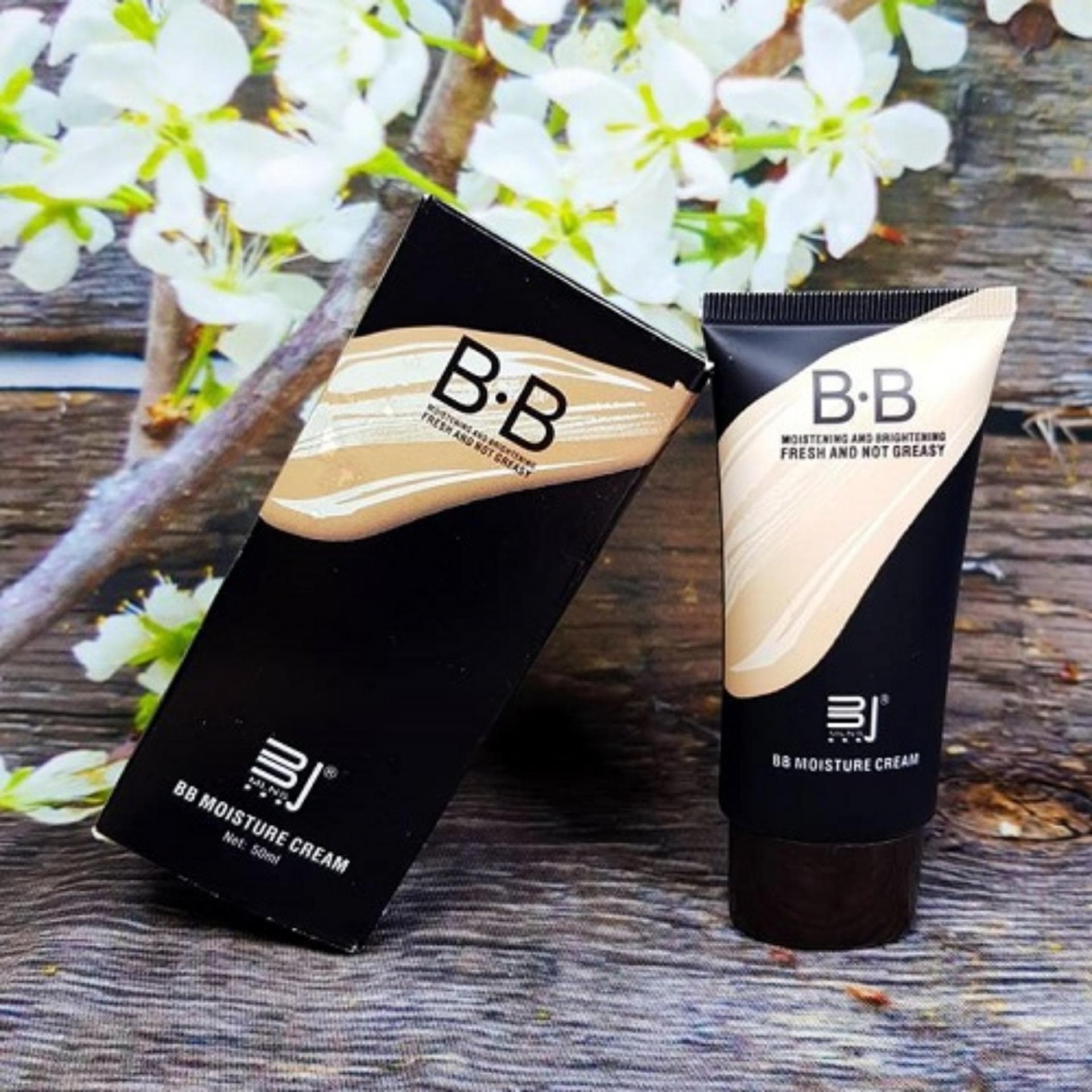 Kem nền che khuyết điểm sẹo và mụn đầu đen BB MOISTURE CREAM-black