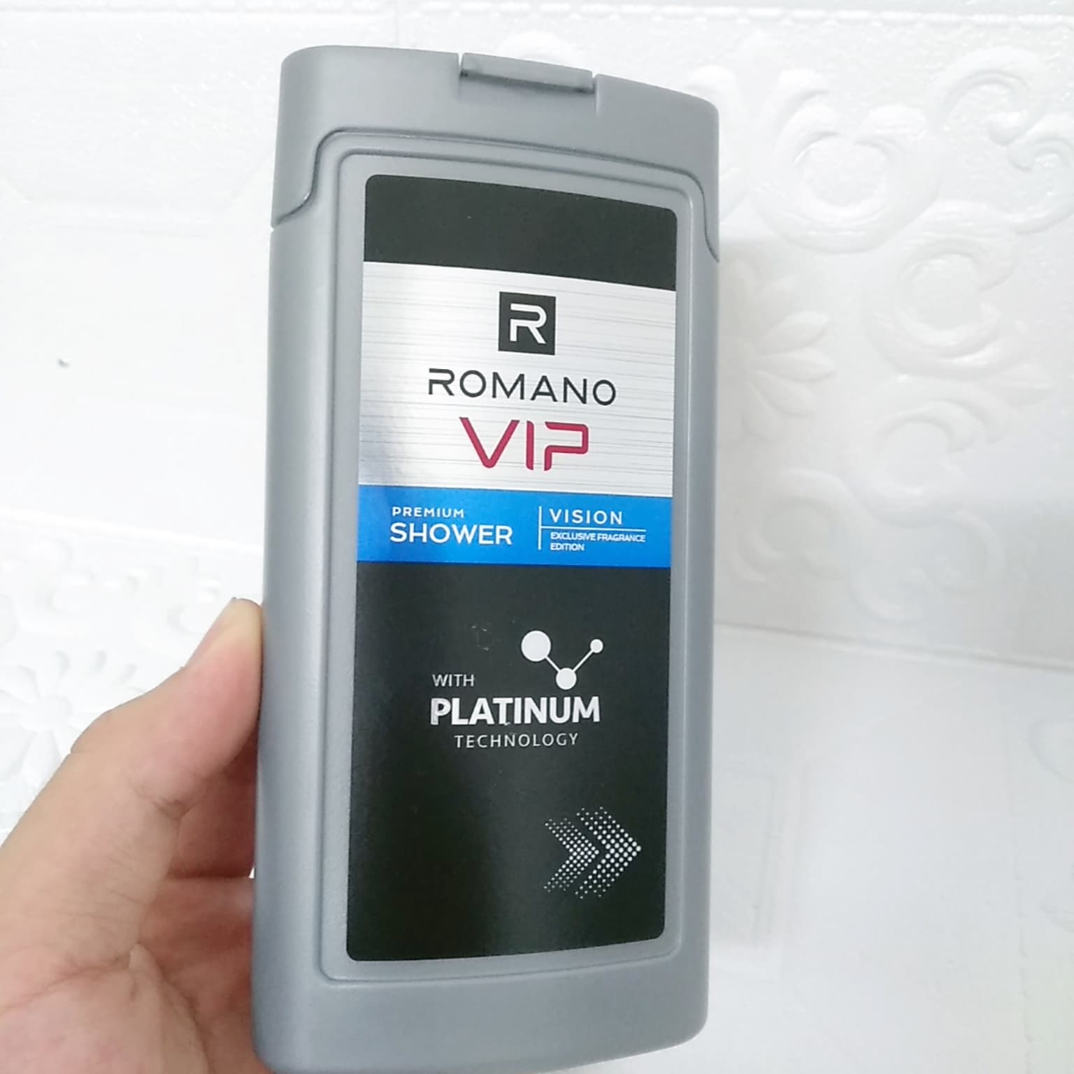 Sữa tắm cao cấp ROMANO VIP VISSION 180g hương nước hoa