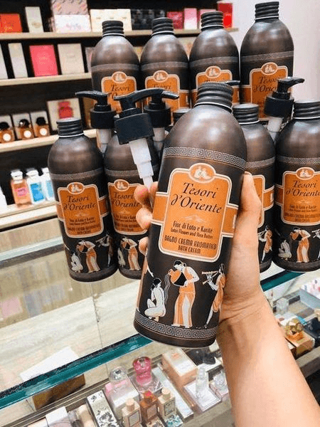 Sữa Tắm Hương Nước Hoa - Sữa tắm nước hoa Ý Tesori D’Oriente hương hoa sen - 500ML +Tặng Vòi ( Hàng Chính Hãng ) Thơm lâu dương da giúp săn chắc và khỏe khoắn. Giảm giá 50%