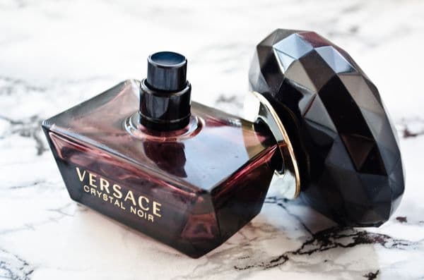 NƯỚC HOA NỮ CÔ GÁI ĐEN 90ML MÙI HƯƠNG SANG TRỌNG QUÝ PHÁI QUYẾN RỦ VÀ ĐẦY LÔI CUỐN (XẢ KHO SIÊU KHUYẾN MÃI – SALE OFF 50%)