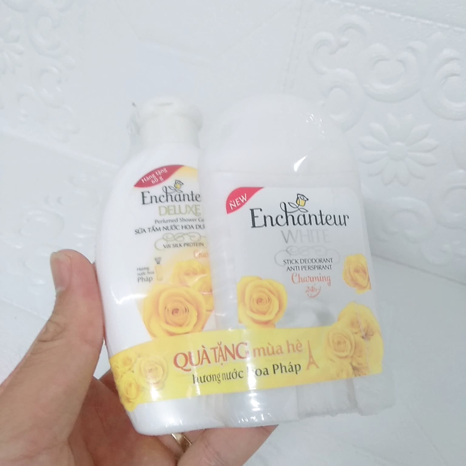 Sáp khử mùi ENCHANTEUR 40ML hương nước hoa Pháp tặng kèm sữa tắm